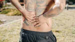 Durere de la șold până în picior? Ce este sciatica și cum se calmează?