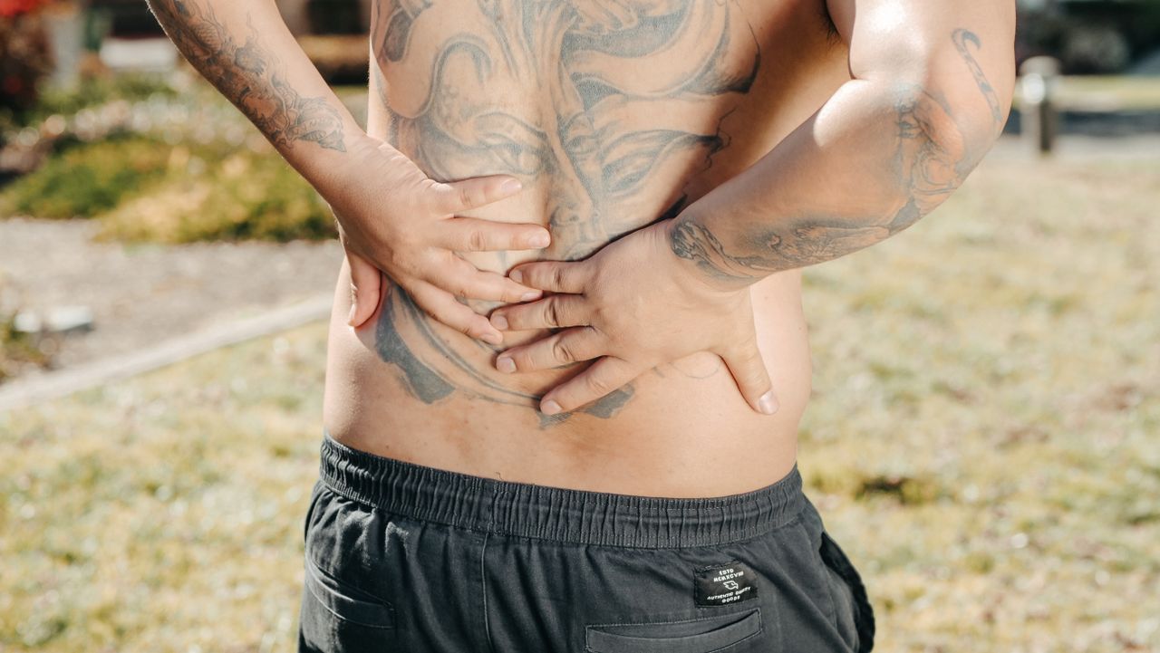 Durere de la șold până în picior? Ce este sciatica și cum se calmează?